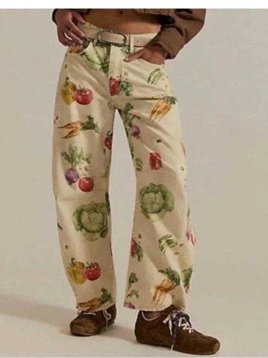 Free People Pants - FREE PEOPLE WE THE FREE Good Luck Printed Barrel Jeans Veggies Garden